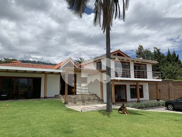 CASA DE VENTA EN CUMBAYÁ