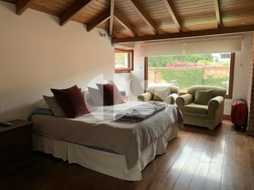 CASA DE VENTA EN CUMBAYÁ