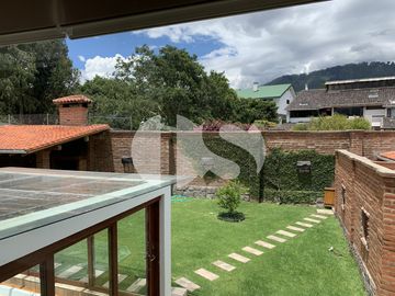 CASA DE VENTA EN CUMBAYÁ