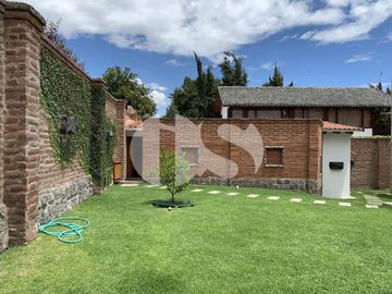 CASA DE VENTA EN CUMBAYÁ