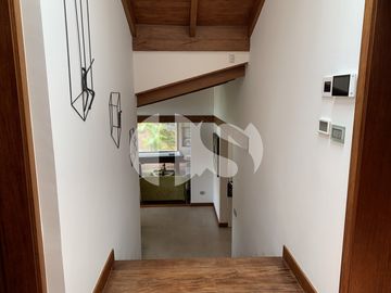 CASA DE VENTA EN CUMBAYÁ