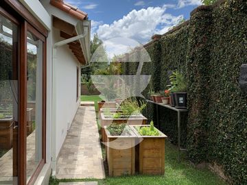 CASA DE VENTA EN CUMBAYÁ