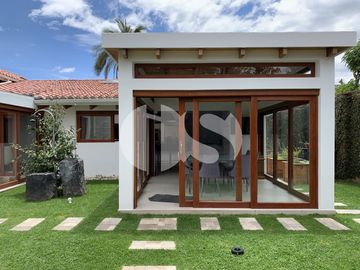 CASA DE VENTA EN CUMBAYÁ