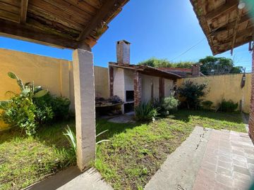 2 Casas mismo lote, Patio y Parrilla en Zona Camet