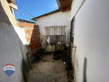VENTA CASA 3 AMB + DEPTO 2 AMB GARIN, APTO CREDITO
