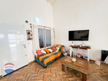 VENTA CASA 3 AMB + DEPTO 2 AMB GARIN, APTO CREDITO