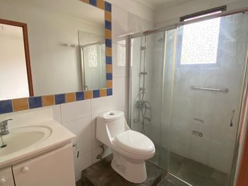 CASA EN HACIENDA EL PEÑON 5D 4B  CON PISCINA