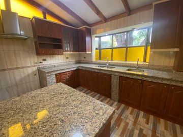CASA EN HACIENDA EL PEÑON 5D 4B  CON PISCINA