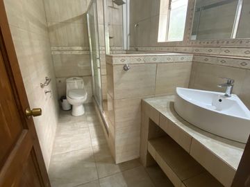 CASA EN HACIENDA EL PEÑON 5D 4B  CON PISCINA