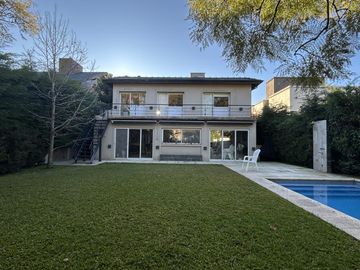 Casa en  Barrancas de Guido.  Quilmes