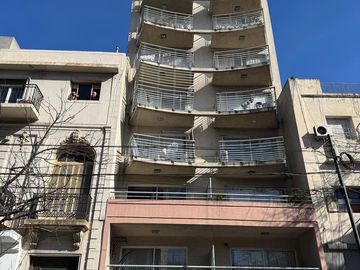 Venta-Departamento - monoambiente divisible- Igual a 2 ambiente- Cochera fija y cubierta