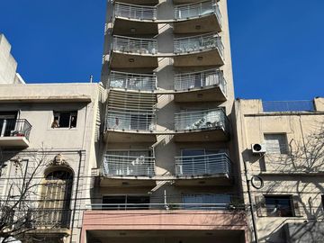 Venta-Departamento - monoambiente divisible- Igual a 2 ambiente- Cochera fija y cubierta