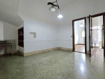 Venta PH en Villa Crespo 4 ambientes cochera patio y parrilla. Apto crédito