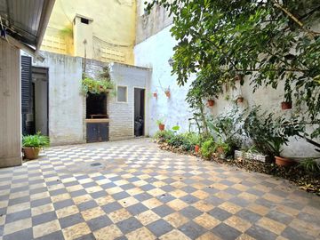 Venta PH en Villa Crespo 4 ambientes cochera patio y parrilla. Apto crédito
