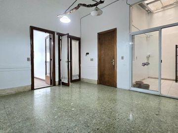 Venta PH en Villa Crespo 4 ambientes cochera patio y parrilla. Apto crédito