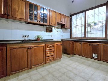 Venta PH en Villa Crespo 4 ambientes cochera patio y parrilla. Apto crédito