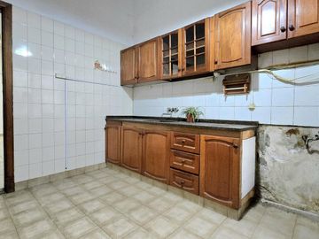 Venta PH en Villa Crespo 4 ambientes cochera patio y parrilla. Apto crédito