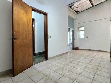 Venta PH en Villa Crespo 4 ambientes cochera patio y parrilla. Apto crédito
