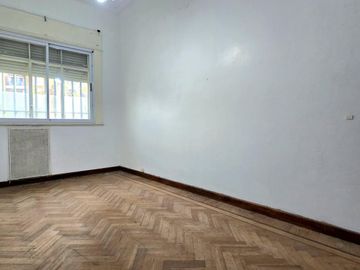 Venta PH en Villa Crespo 4 ambientes cochera patio y parrilla. Apto crédito