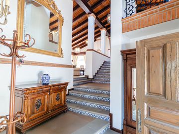Residencia estilo hacienda con más de 1,900 m² en Vallescondido – Zona Esmeralda