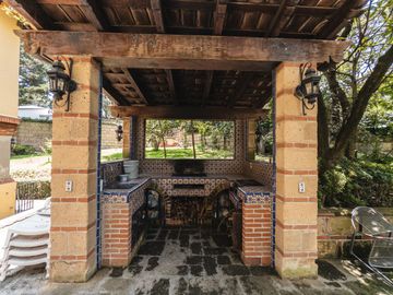 Residencia estilo hacienda con más de 1,900 m² en Vallescondido – Zona Esmeralda