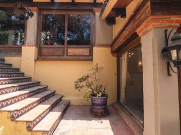 Residencia estilo hacienda con más de 1,900 m² en Vallescondido – Zona Esmeralda