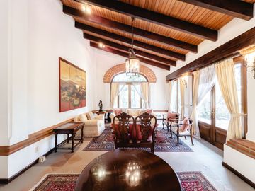 Residencia estilo hacienda con más de 1,900 m² en Vallescondido – Zona Esmeralda