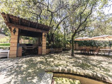 Residencia estilo hacienda con más de 1,900 m² en Vallescondido – Zona Esmeralda