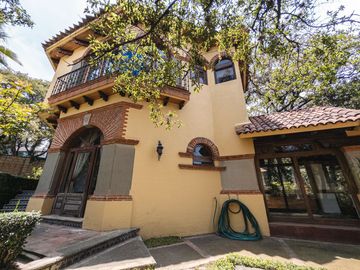 Residencia estilo hacienda con más de 1,900 m² en Vallescondido – Zona Esmeralda