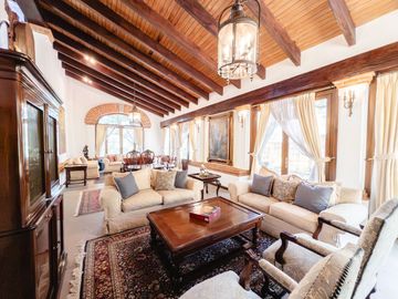 Residencia estilo hacienda con más de 1,900 m² en Vallescondido – Zona Esmeralda