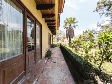 Residencia estilo hacienda con más de 1,900 m² en Vallescondido – Zona Esmeralda