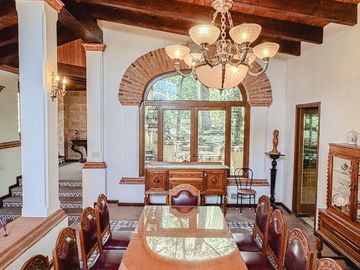 Residencia estilo hacienda con más de 1,900 m² en Vallescondido – Zona Esmeralda