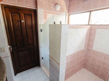Residencia estilo hacienda con más de 1,900 m² en Vallescondido – Zona Esmeralda