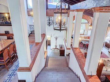 Residencia estilo hacienda con más de 1,900 m² en Vallescondido – Zona Esmeralda