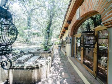Residencia estilo hacienda con más de 1,900 m² en Vallescondido – Zona Esmeralda