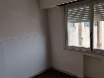 Venta 3 ambientes balcon al frente en Balvanera