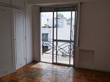 Venta 3 ambientes balcon al frente en Balvanera