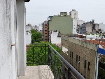 Venta 3 ambientes balcon al frente en Balvanera