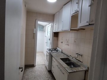 Venta 3 ambientes balcon al frente en Balvanera