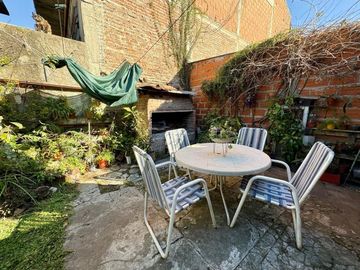 VENTA CASA 4 AMB CON COCHERA, JARDIN Y PARRILLA