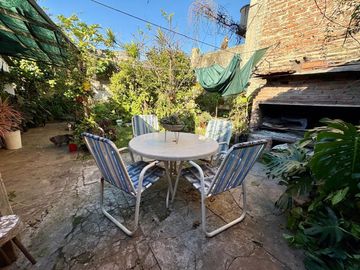 VENTA CASA 4 AMB CON COCHERA, JARDIN Y PARRILLA