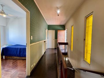 CASA EN VENTA 6 AMBIENTES EN HURLINGHAM