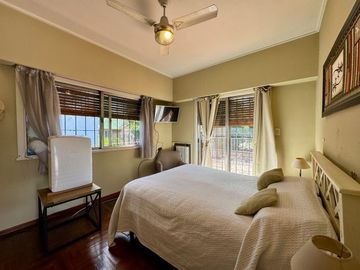 CASA EN VENTA 6 AMBIENTES EN HURLINGHAM