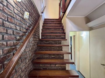 CASA EN VENTA 6 AMBIENTES EN HURLINGHAM
