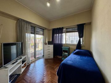 CASA EN VENTA 6 AMBIENTES EN HURLINGHAM