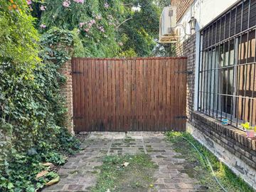 CASA EN VENTA 6 AMBIENTES EN HURLINGHAM