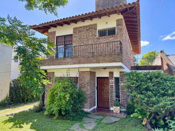 CASA EN VENTA 6 AMBIENTES EN HURLINGHAM