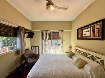 CASA EN VENTA 6 AMBIENTES EN HURLINGHAM