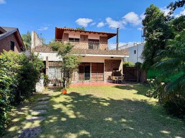 CASA EN VENTA 6 AMBIENTES EN HURLINGHAM