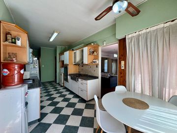 CASA EN VENTA 6 AMBIENTES EN HURLINGHAM